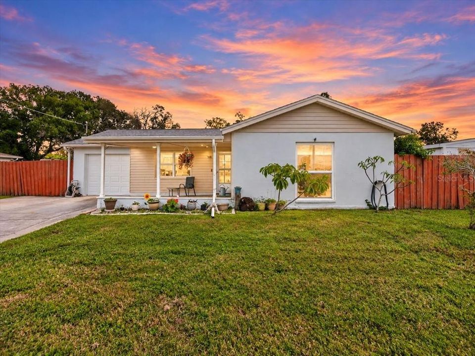 For Sale: $325,000 (3 beds, 2 baths, 1118 Square Feet)