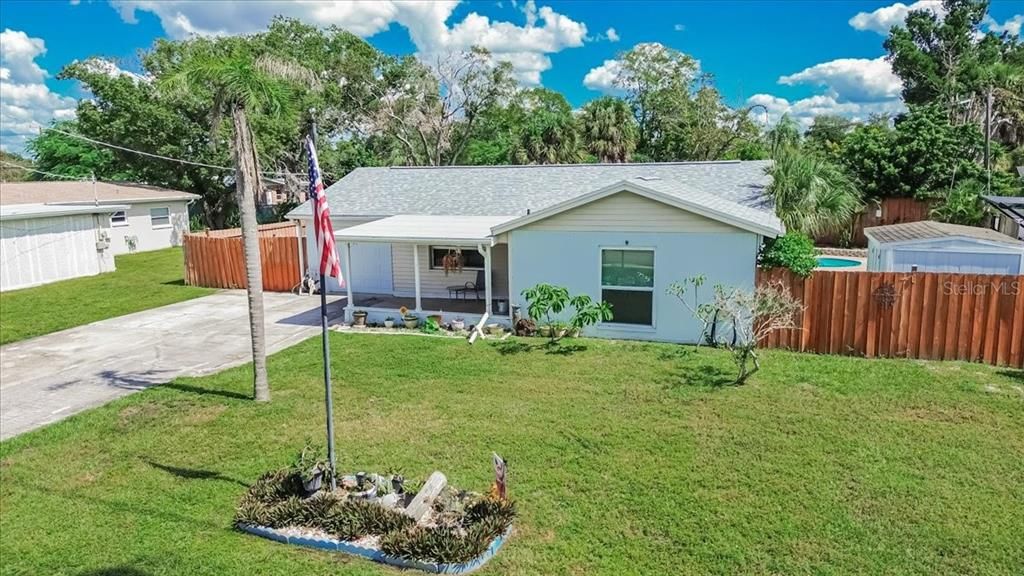 For Sale: $325,000 (3 beds, 2 baths, 1118 Square Feet)