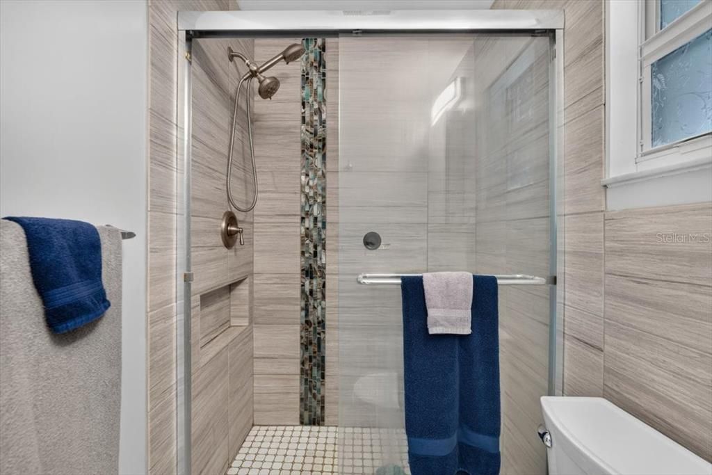 For Sale: $325,000 (3 beds, 2 baths, 1118 Square Feet)