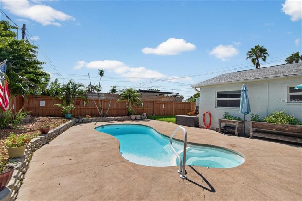 For Sale: $325,000 (3 beds, 2 baths, 1118 Square Feet)
