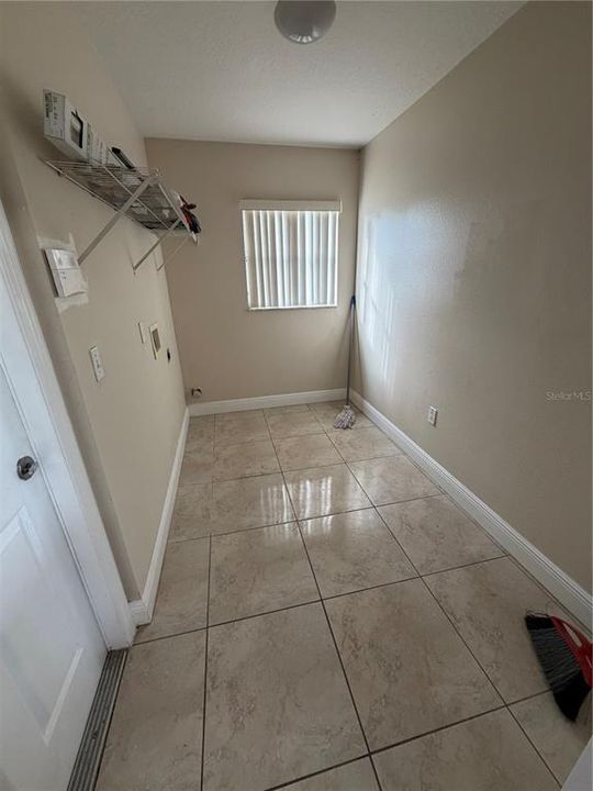 En Renta: $2,000 (5 camas, 3 baños, 2530 Pies cuadrados)