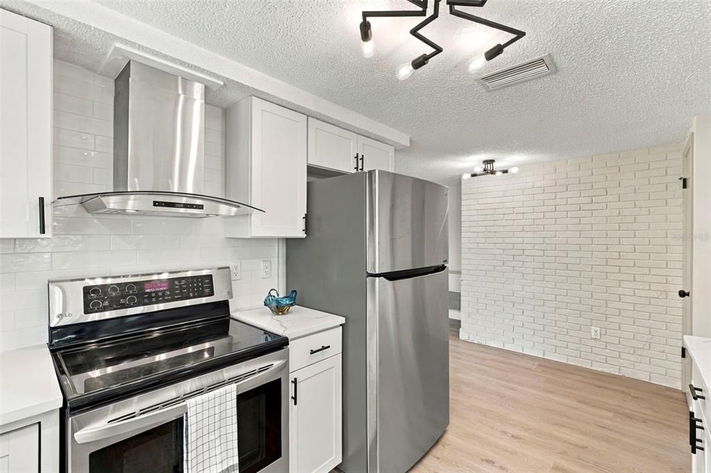 For Sale: $268,500 (2 beds, 2 baths, 1519 Square Feet)