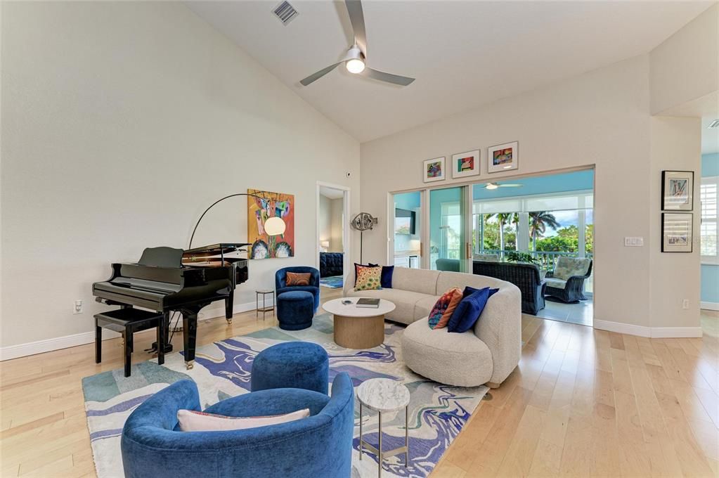 For Sale: $759,000 (3 beds, 3 baths, 2495 Square Feet)