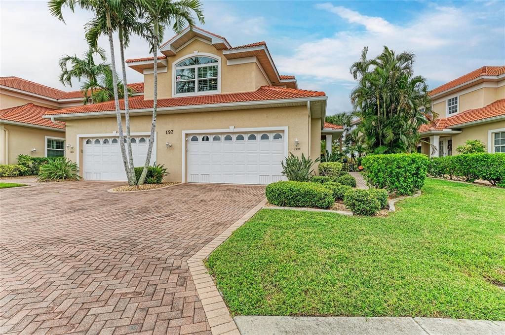 For Sale: $759,000 (3 beds, 3 baths, 2495 Square Feet)