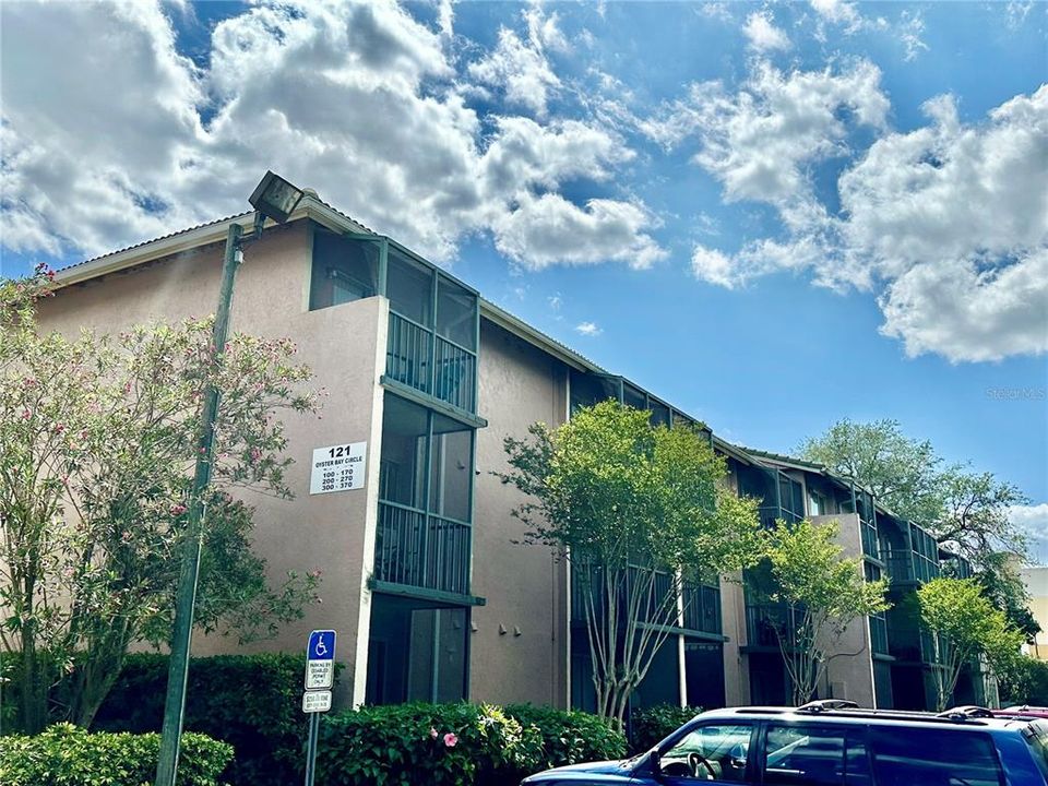 For Rent: $1,200 (1 beds, 1 baths, 496 Square Feet)