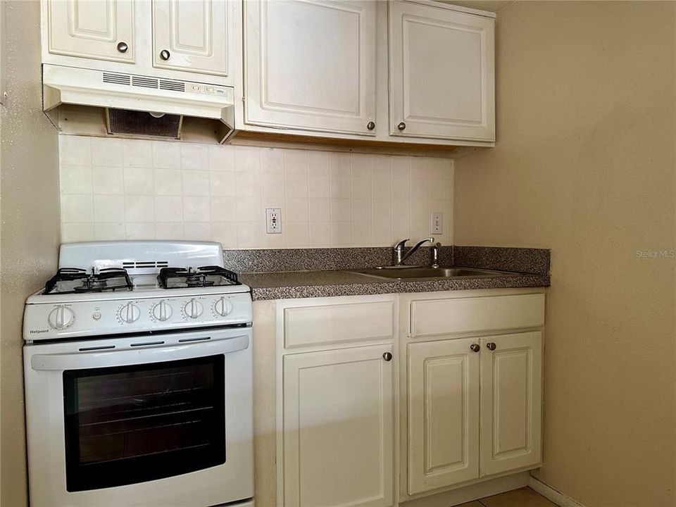 For Rent: $1,200 (1 beds, 1 baths, 496 Square Feet)