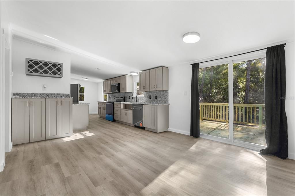 На продажу: $349,900 (3 спален, 2 ванн, 1296 Квадратных фут)