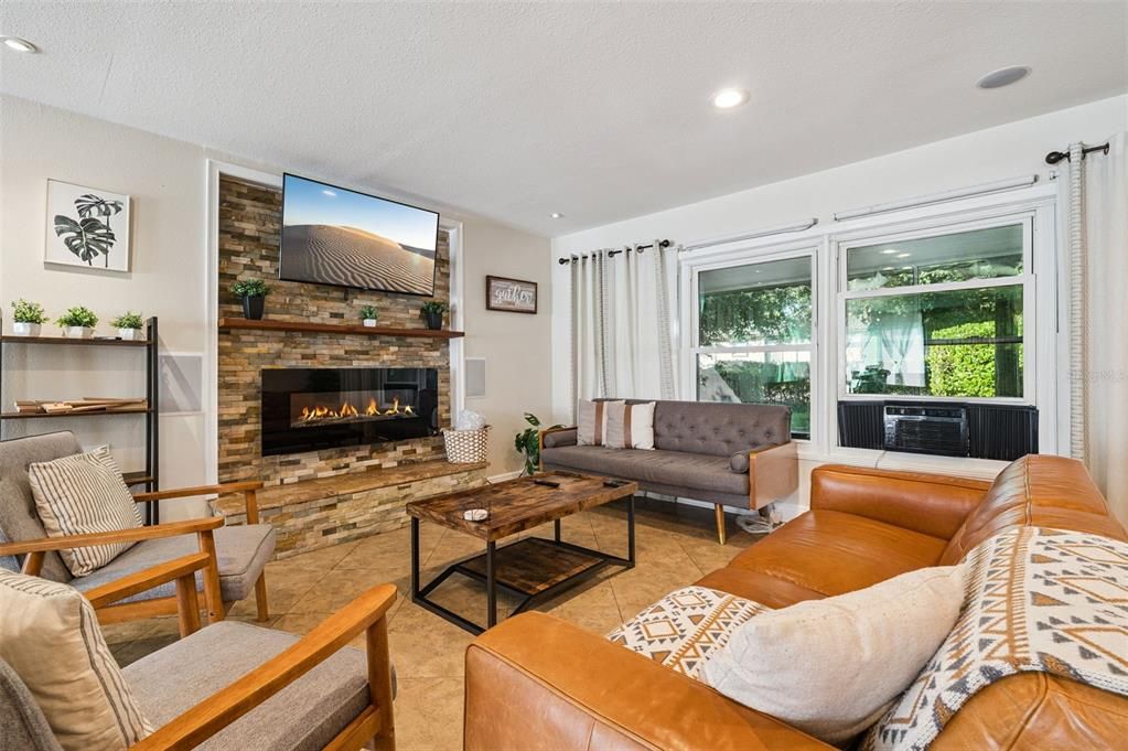 For Sale: $359,000 (4 beds, 2 baths, 1910 Square Feet)