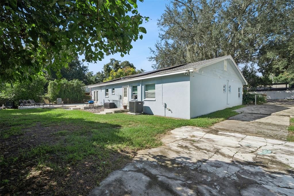 For Sale: $359,000 (4 beds, 2 baths, 1910 Square Feet)