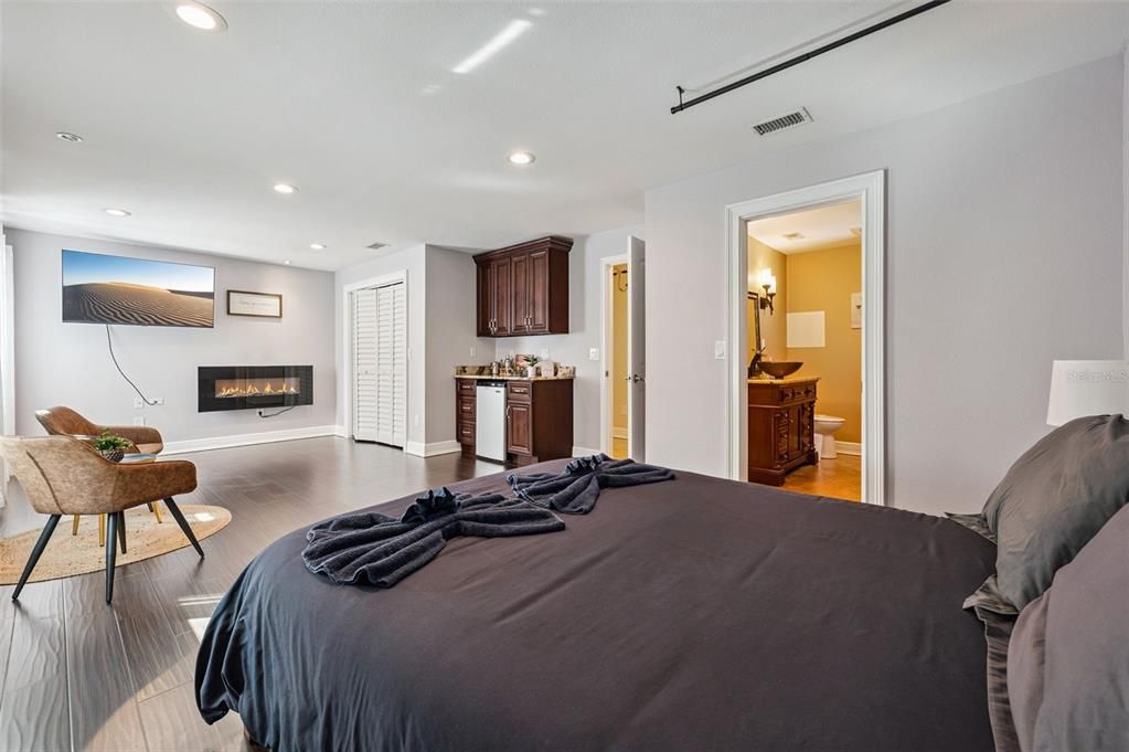 For Sale: $359,000 (4 beds, 2 baths, 1910 Square Feet)