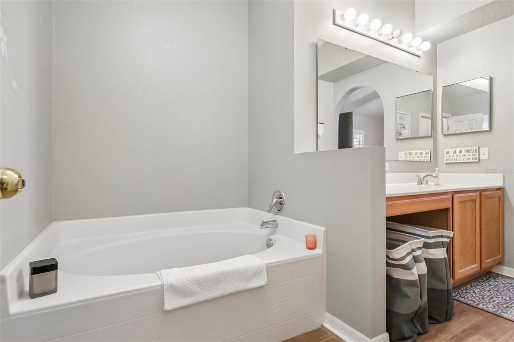 For Sale: $375,000 (3 beds, 2 baths, 1606 Square Feet)