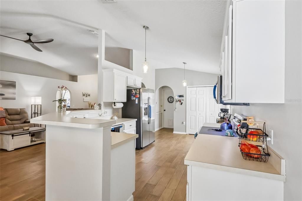 For Sale: $375,000 (3 beds, 2 baths, 1606 Square Feet)