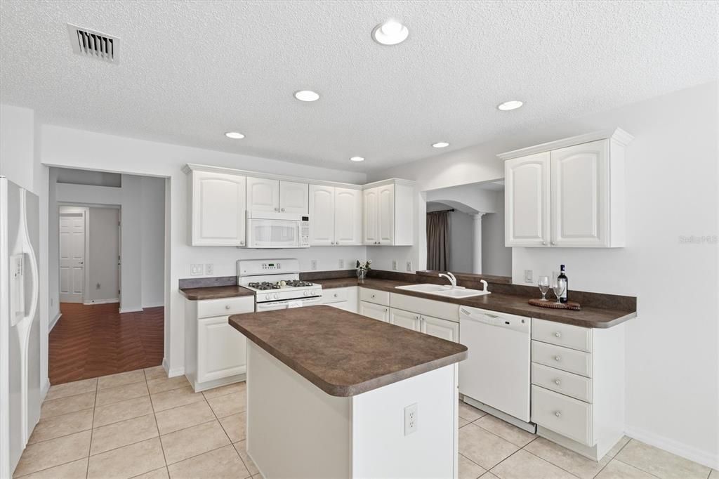 En Venta: $399,900 (3 camas, 2 baños, 1667 Pies cuadrados)