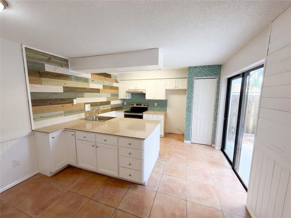 For Sale: $310,000 (2 beds, 1 baths, 1148 Square Feet)