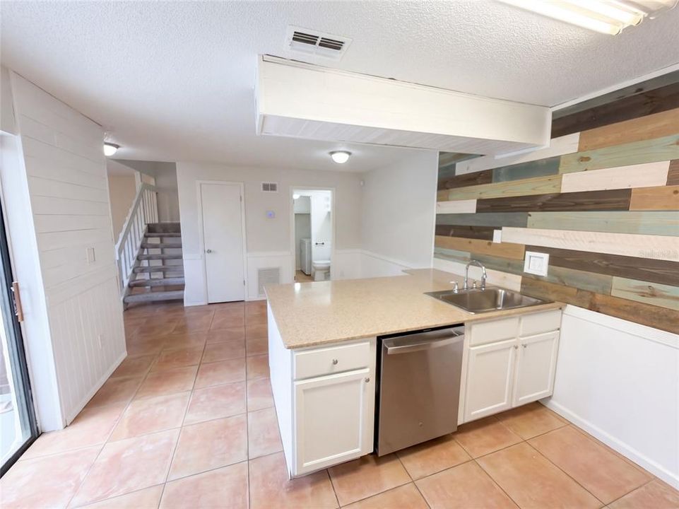 For Sale: $310,000 (2 beds, 1 baths, 1148 Square Feet)