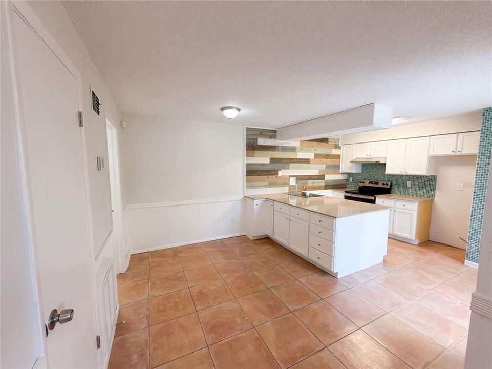 For Sale: $310,000 (2 beds, 1 baths, 1148 Square Feet)