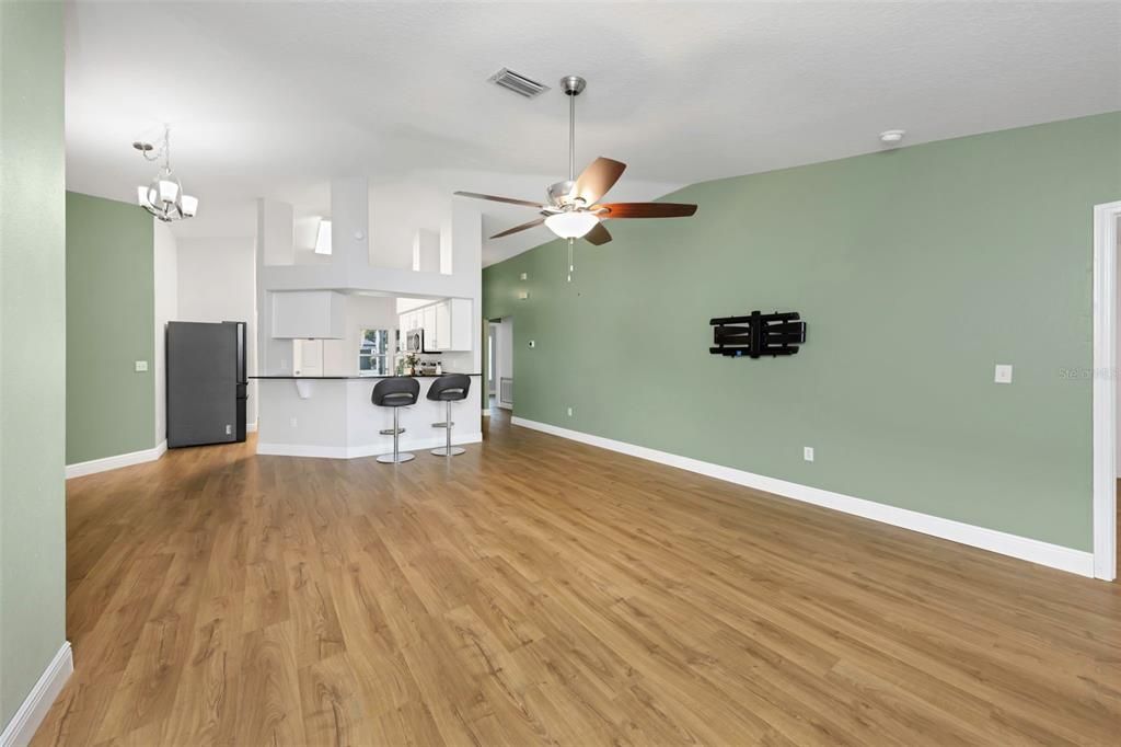 For Sale: $359,900 (4 beds, 2 baths, 1544 Square Feet)