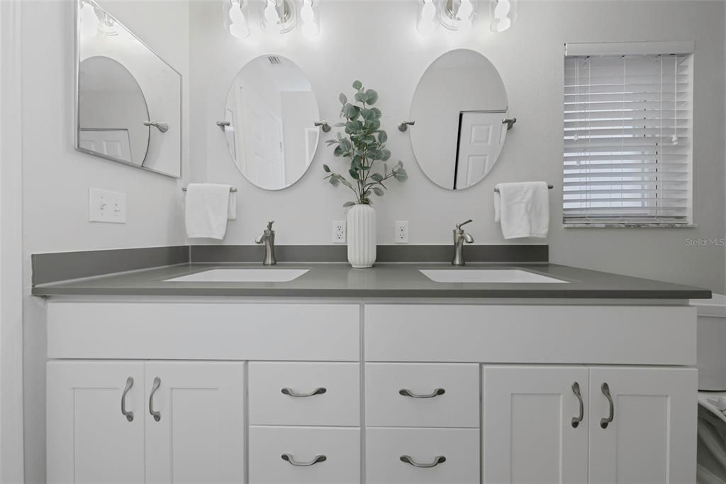 For Sale: $359,900 (4 beds, 2 baths, 1544 Square Feet)