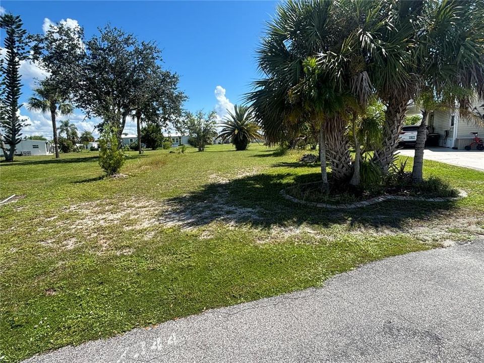 На продажу: $65,000 (0.14 acres)