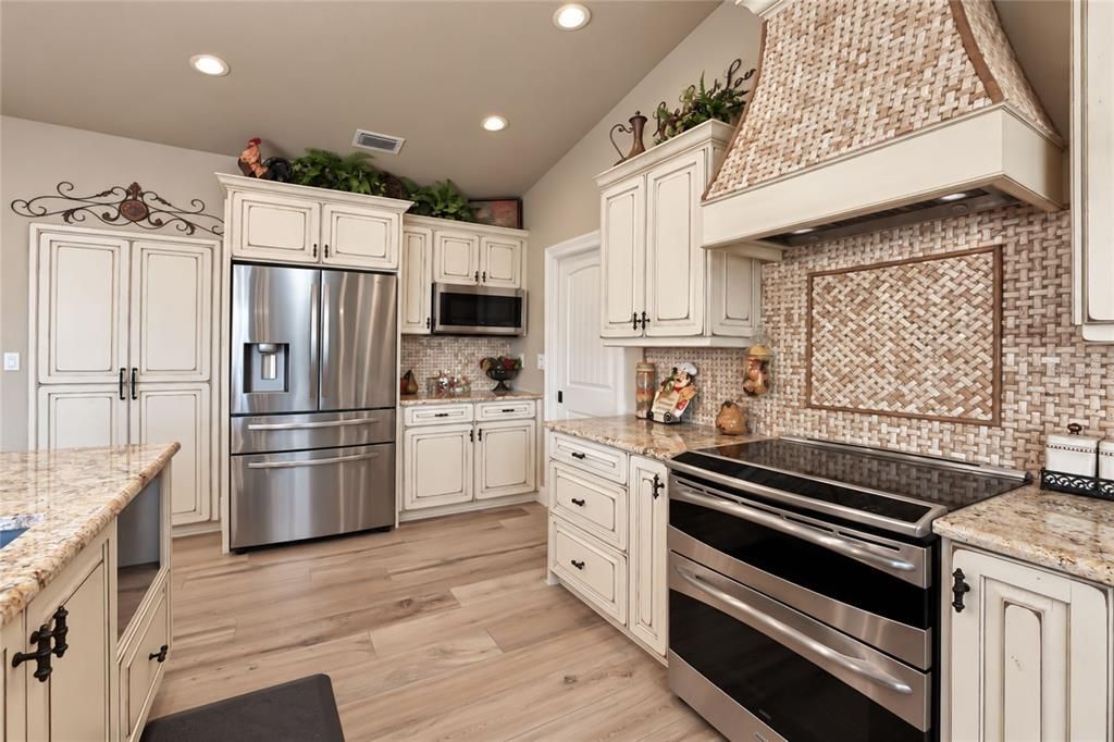For Sale: $879,000 (3 beds, 3 baths, 1856 Square Feet)