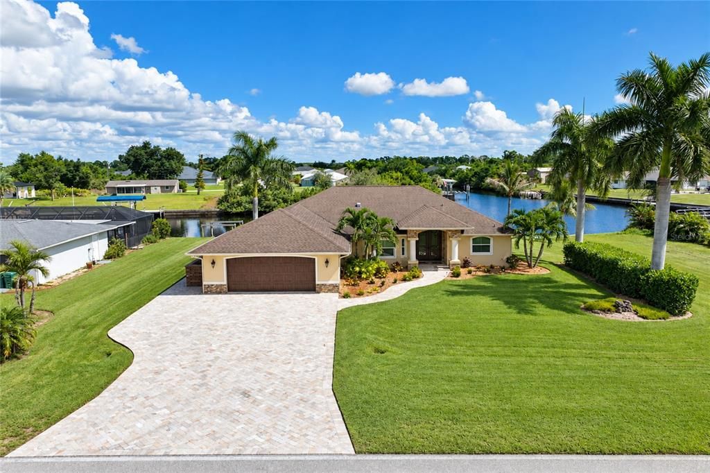 For Sale: $879,000 (3 beds, 3 baths, 1856 Square Feet)