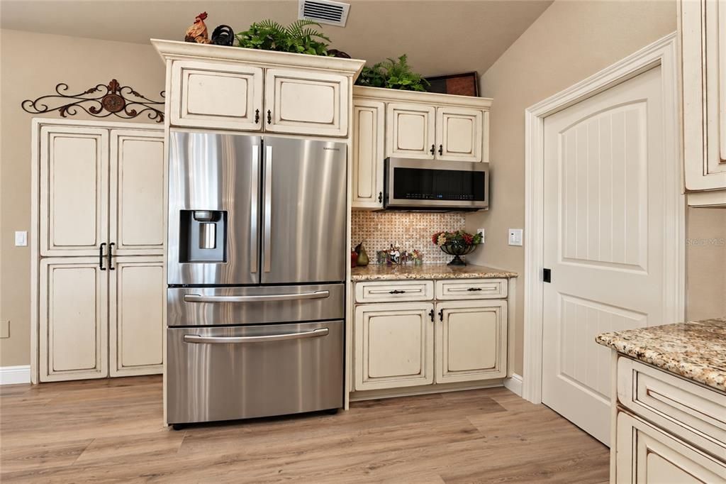 For Sale: $879,000 (3 beds, 3 baths, 1856 Square Feet)