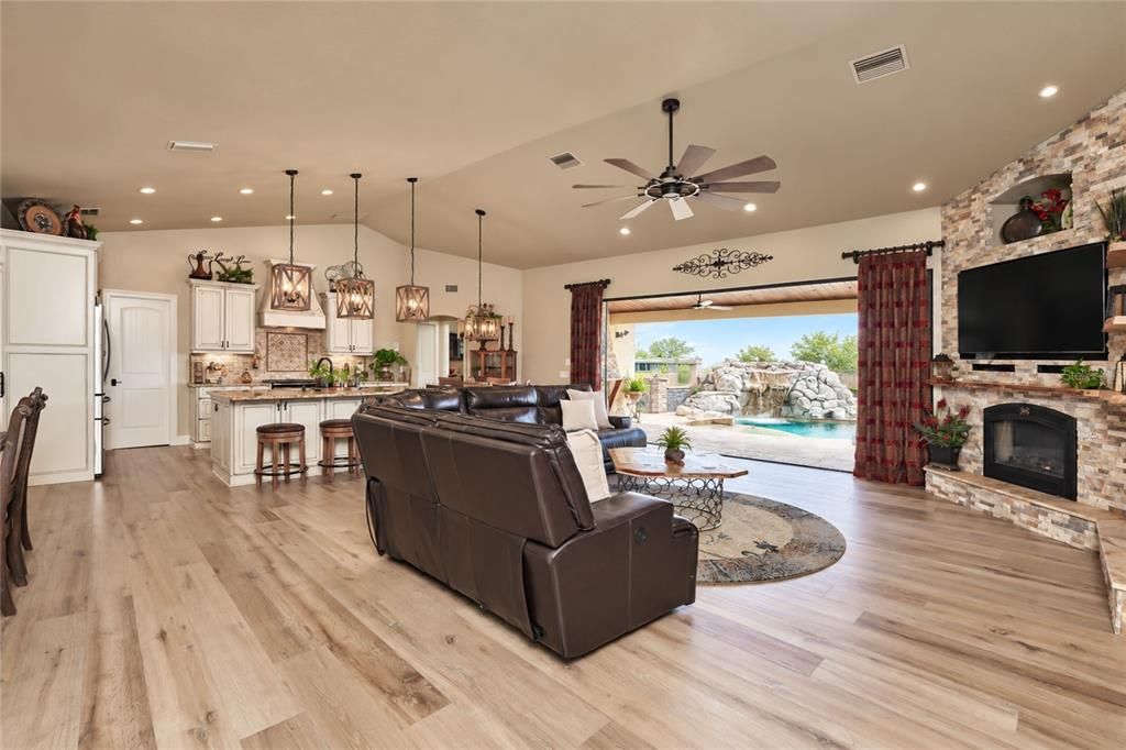 For Sale: $879,000 (3 beds, 3 baths, 1856 Square Feet)