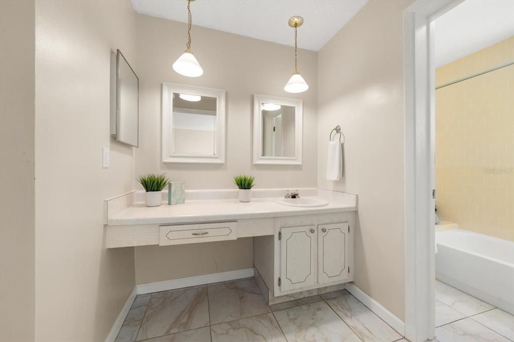 For Sale: $199,000 (2 beds, 2 baths, 1200 Square Feet)