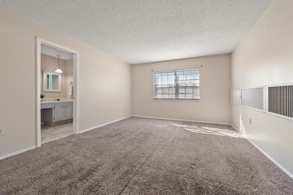 For Sale: $199,000 (2 beds, 2 baths, 1200 Square Feet)