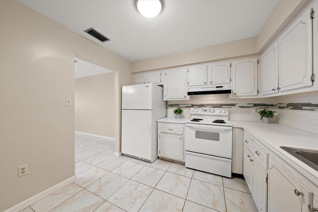 For Sale: $199,000 (2 beds, 2 baths, 1200 Square Feet)