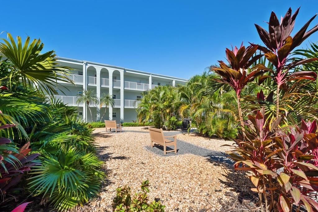 For Sale: $199,000 (2 beds, 2 baths, 1200 Square Feet)