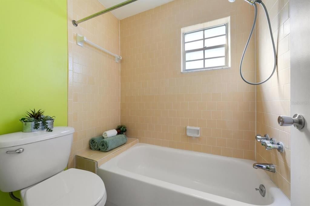 For Sale: $199,000 (2 beds, 2 baths, 1200 Square Feet)