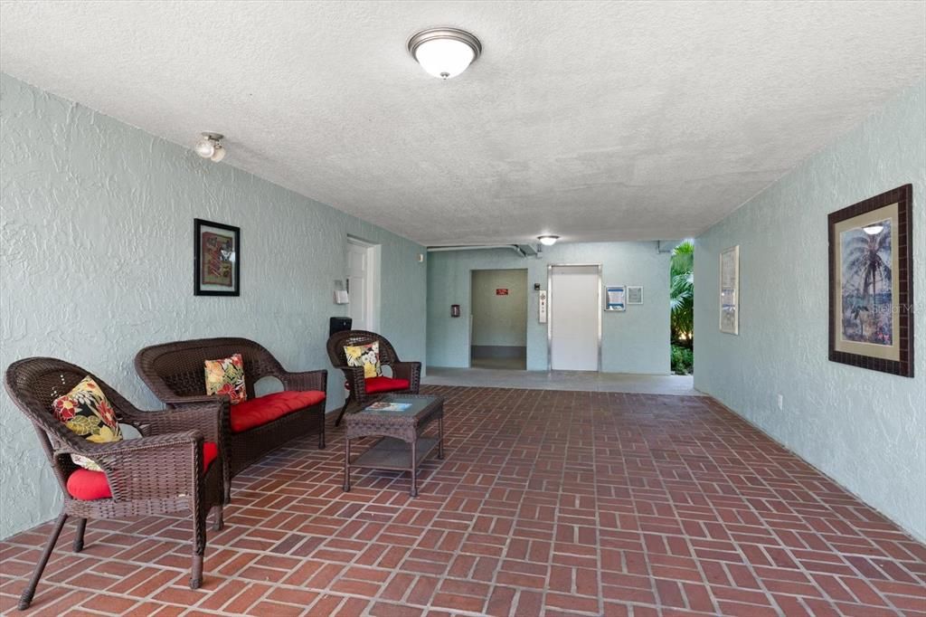 For Sale: $199,000 (2 beds, 2 baths, 1200 Square Feet)