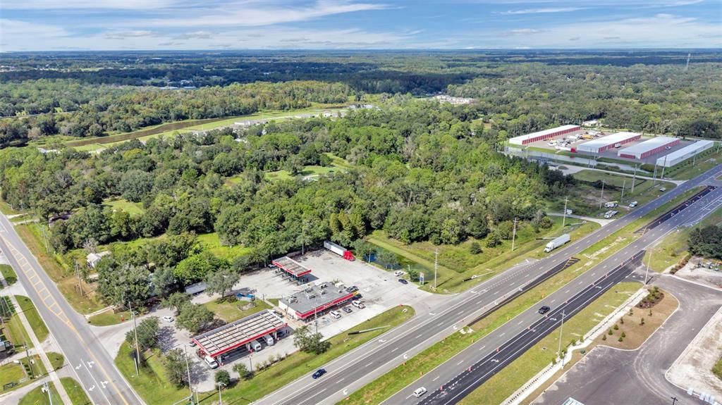 En Venta: $3,999,000 (10.13 acres)