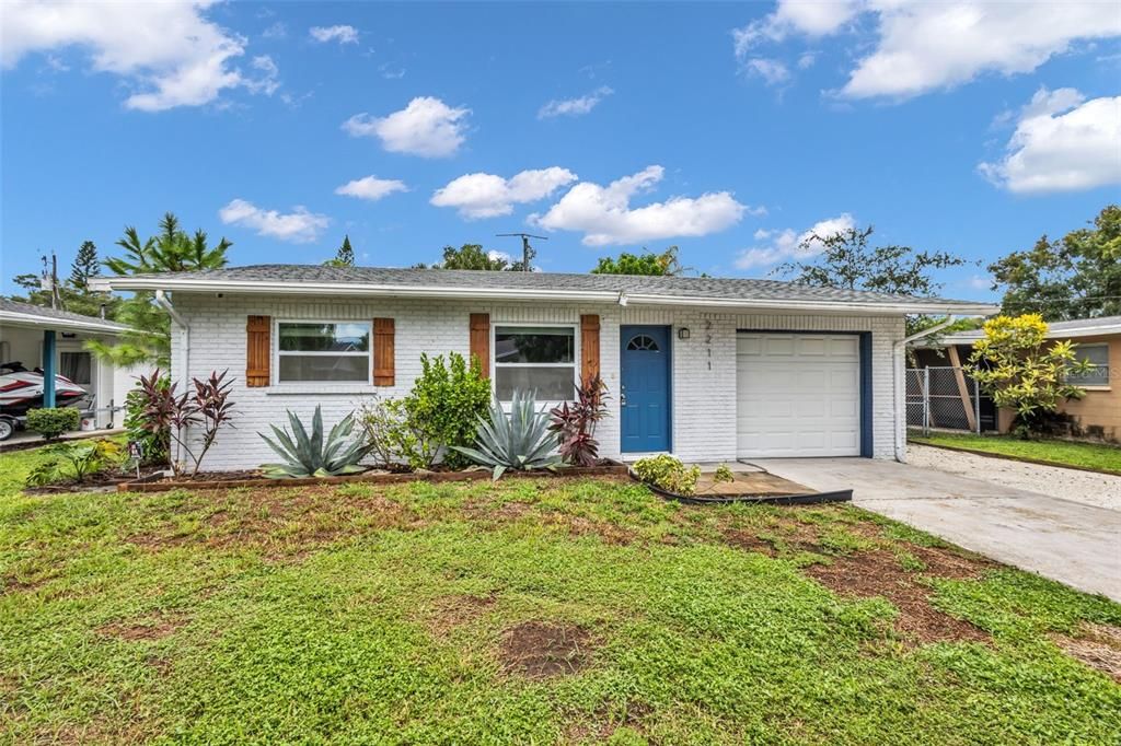 For Sale: $289,900 (2 beds, 1 baths, 1037 Square Feet)