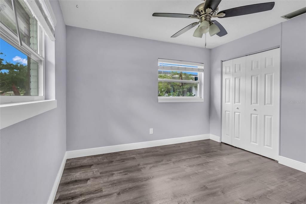 For Sale: $289,900 (2 beds, 1 baths, 1037 Square Feet)