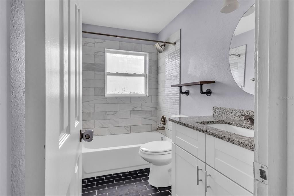 For Sale: $289,900 (2 beds, 1 baths, 1037 Square Feet)