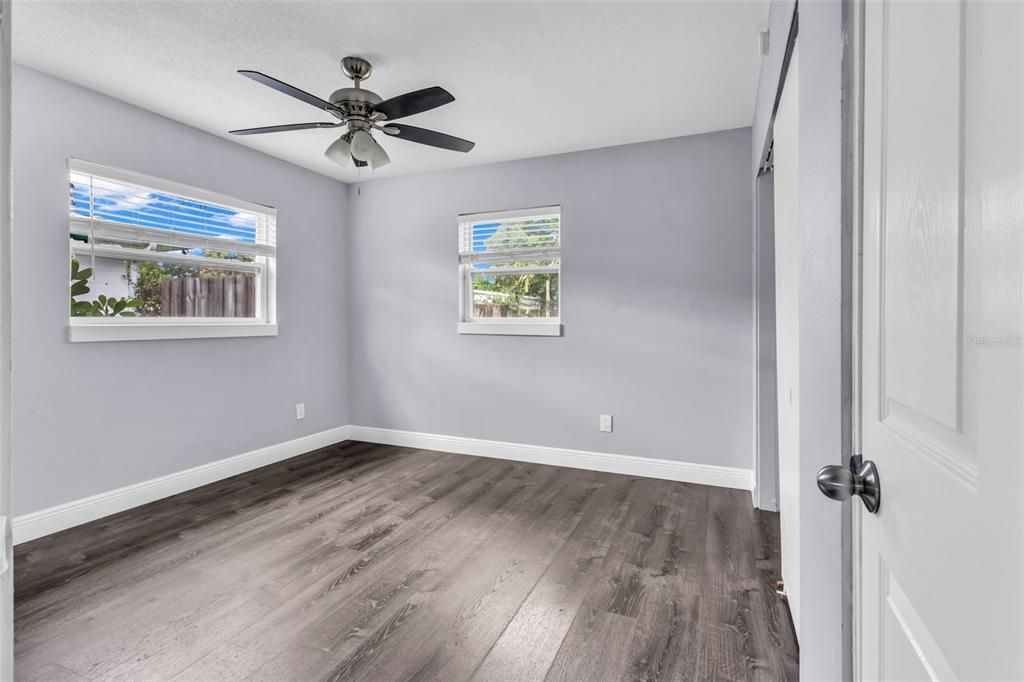 For Sale: $289,900 (2 beds, 1 baths, 1037 Square Feet)