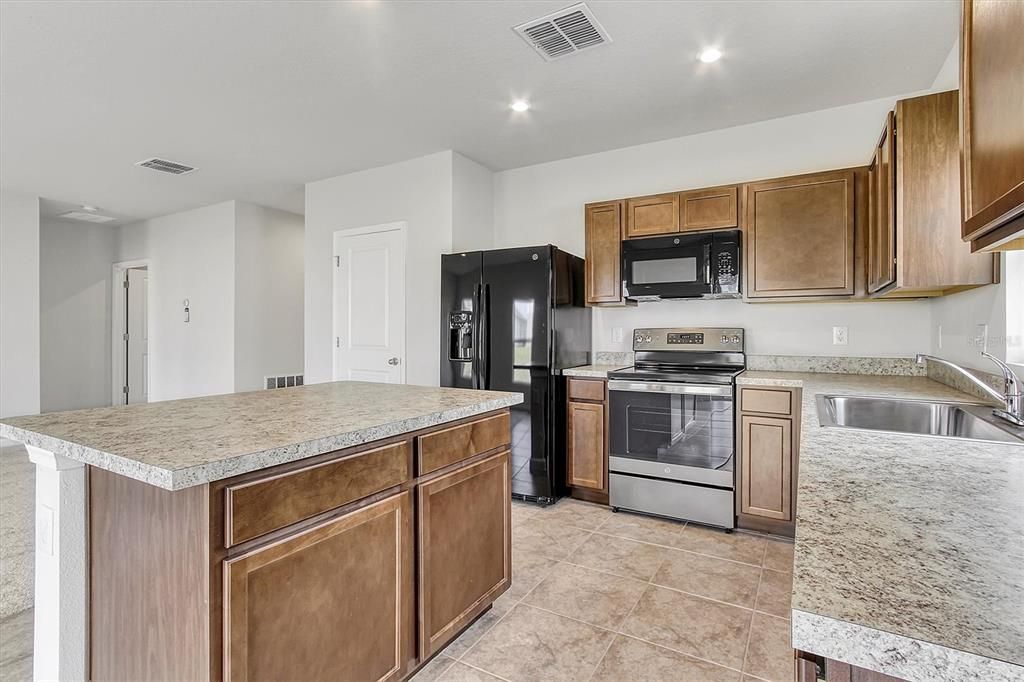 В аренду: $1,895 (3 спален, 2 ванн, 1312 Квадратных фут)
