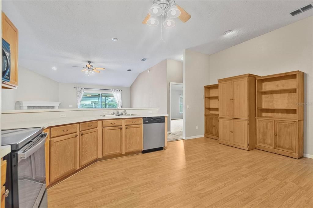 En Venta: $385,000 (3 camas, 2 baños, 2089 Pies cuadrados)