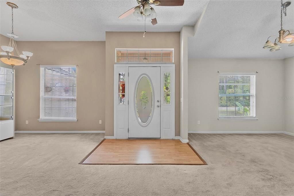 En Venta: $385,000 (3 camas, 2 baños, 2089 Pies cuadrados)
