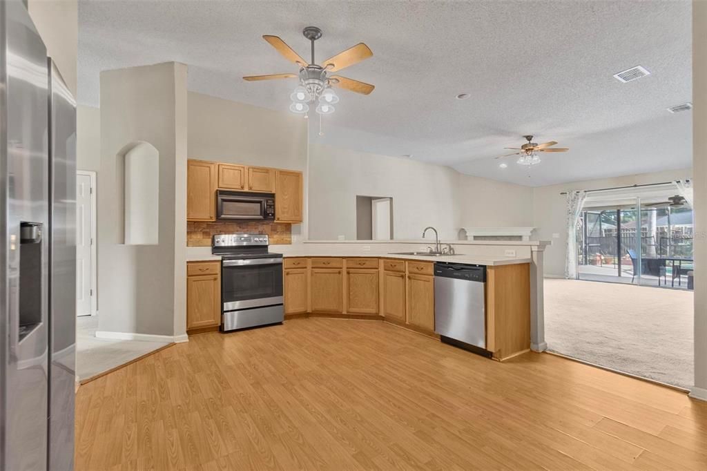 En Venta: $385,000 (3 camas, 2 baños, 2089 Pies cuadrados)