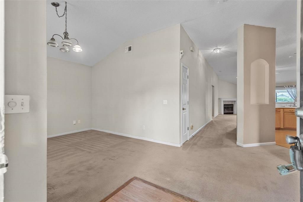 En Venta: $385,000 (3 camas, 2 baños, 2089 Pies cuadrados)