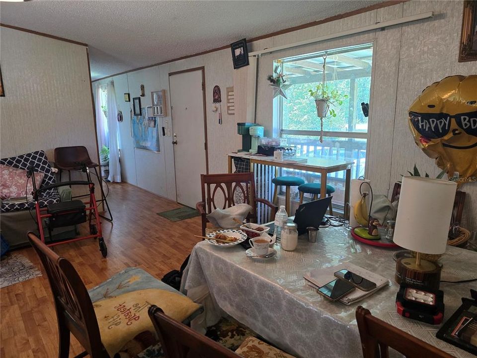 For Sale: $174,900 (3 beds, 2 baths, 1216 Square Feet)