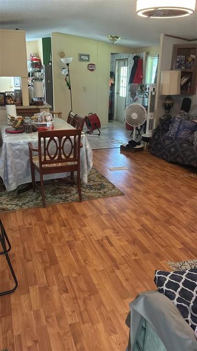 For Sale: $174,900 (3 beds, 2 baths, 1216 Square Feet)