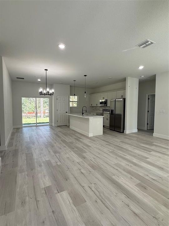 For Sale: $289,000 (3 beds, 2 baths, 1529 Square Feet)