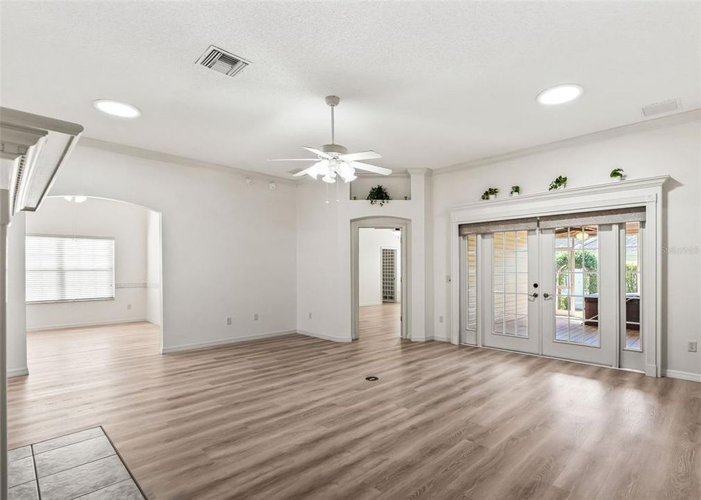 En Venta: $424,900 (3 camas, 2 baños, 2216 Pies cuadrados)