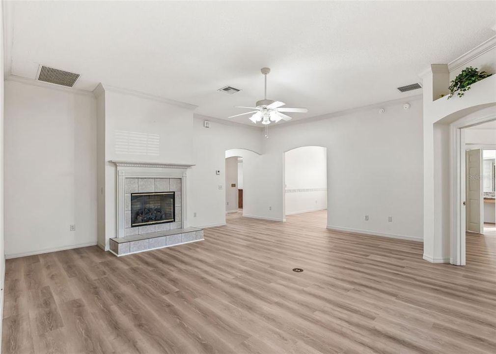 En Venta: $424,900 (3 camas, 2 baños, 2216 Pies cuadrados)