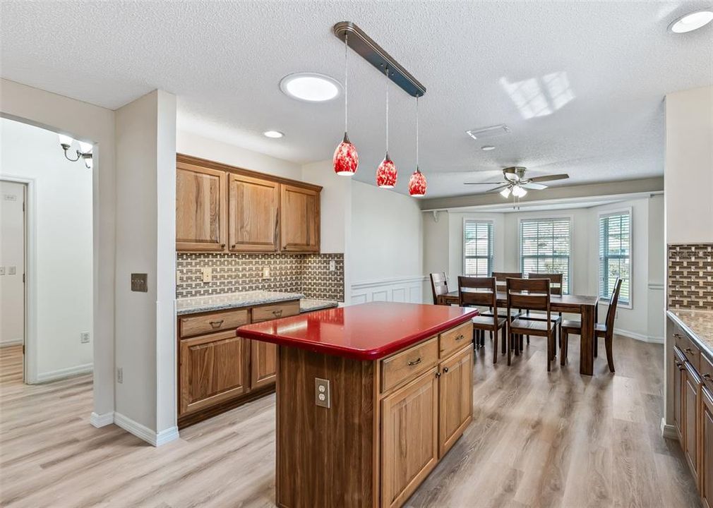 En Venta: $424,900 (3 camas, 2 baños, 2216 Pies cuadrados)