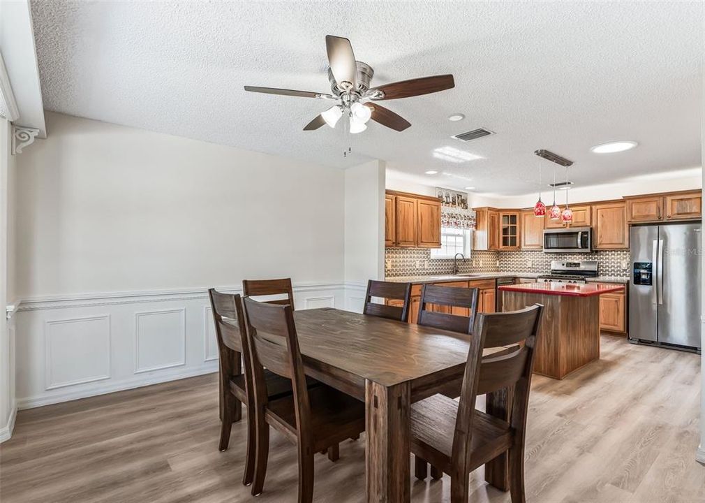En Venta: $424,900 (3 camas, 2 baños, 2216 Pies cuadrados)